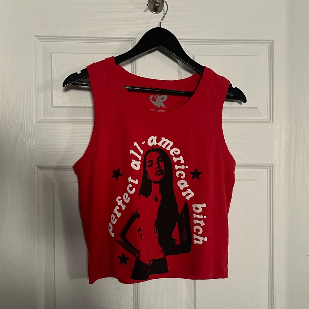 Olivia Rodrigo guts crop top